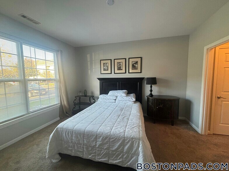 Building Photo - 311 Lowell St