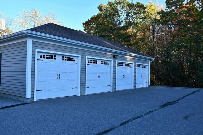 Building Photo - 80 Carriage Way