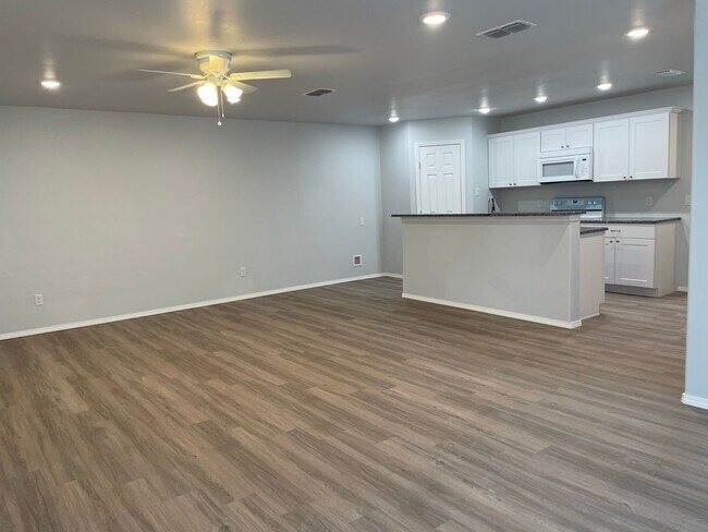 Building Photo - AUGUST PRE-LEASE! Recently Built 3/2/2 Duplex in Northwest Lubbock
