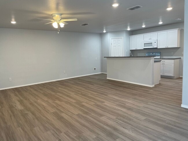 Building Photo - Recently Built 3/2/2 Duplex in Northwest Lubbock
