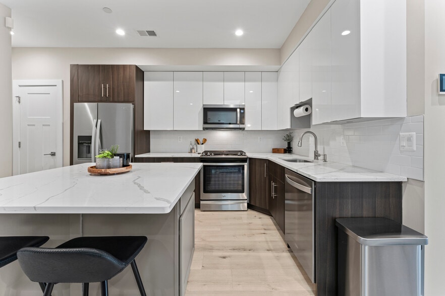 Building Photo - 818 Kennedy St NW