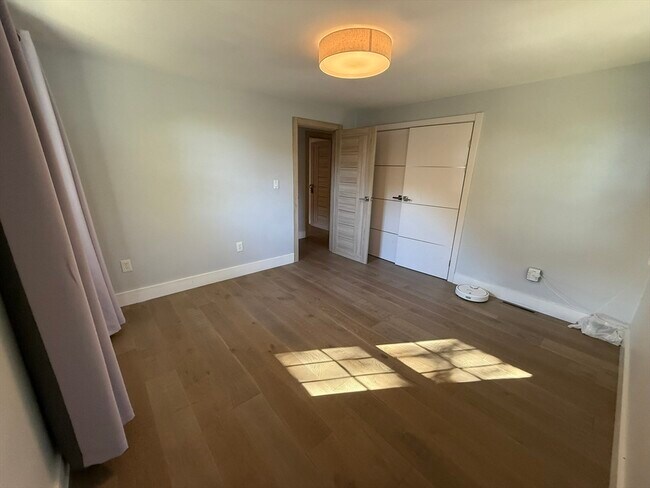 Building Photo - 25 Berkshire Dr