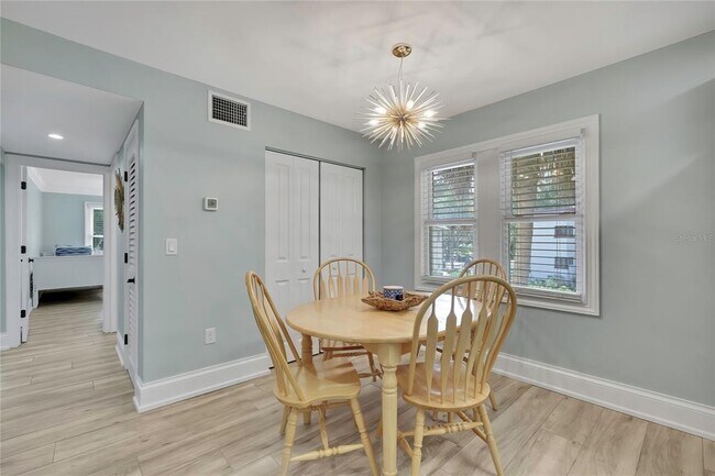 Building Photo - 30 SE Valare Ln