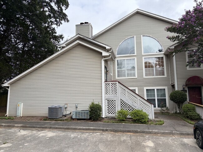 Building Photo - 2 Bed / 2 Bath Condo for Rent in Huntsville, AL 35806