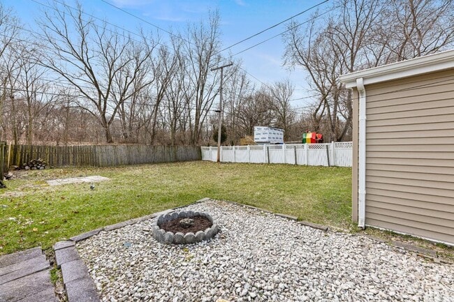 Building Photo - Miller Beach Living FREE Application Fee !