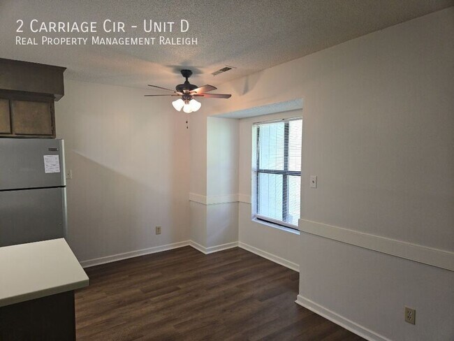 Building Photo - 2 Carriage Cir