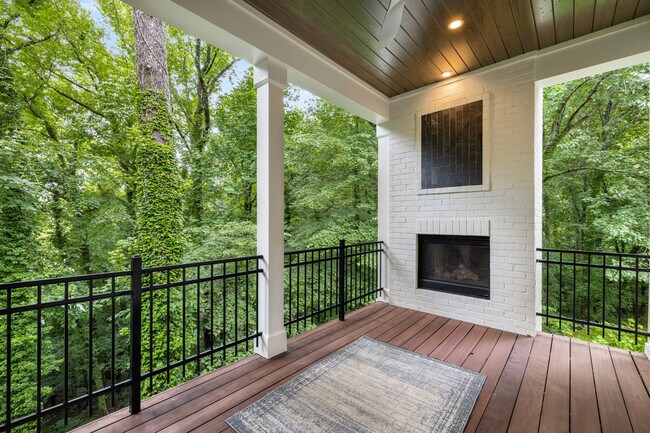 Building Photo - 306 Pinecrest Rd NE