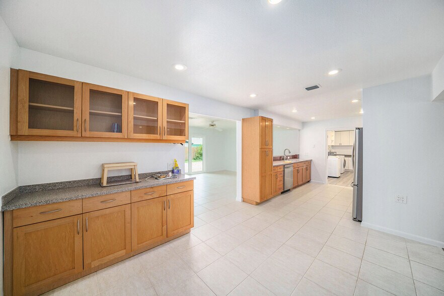 Building Photo - 4711 Travertine Dr