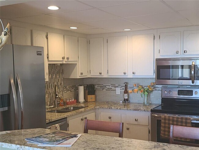 Building Photo - 255 Dolphin Point