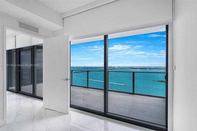 Building Photo - 700 NE 24th St