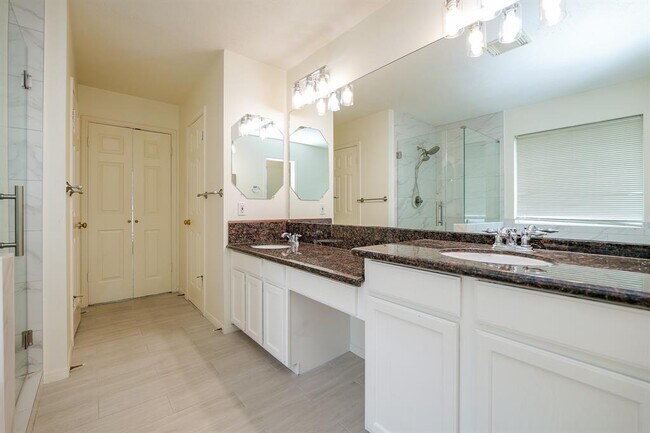 Building Photo - 22510 Holly Lake Dr