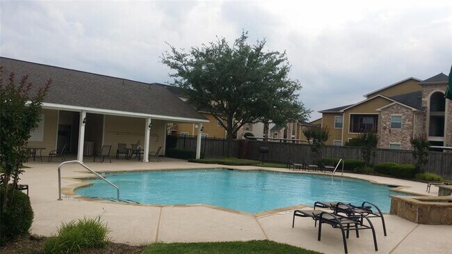 Building Photo - 8303 Greys Ln