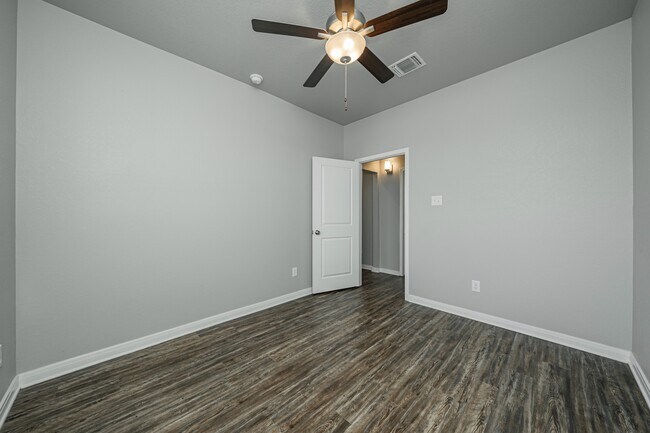Building Photo - 602 Hollyhock Dr
