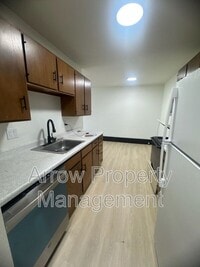 Building Photo - 215 E Arbor Ave