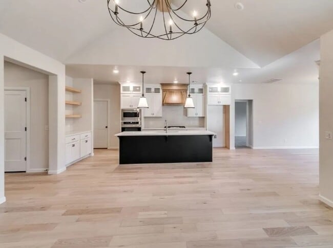 Building Photo - Model Home in East Edmond + 3 bedrooms + B...