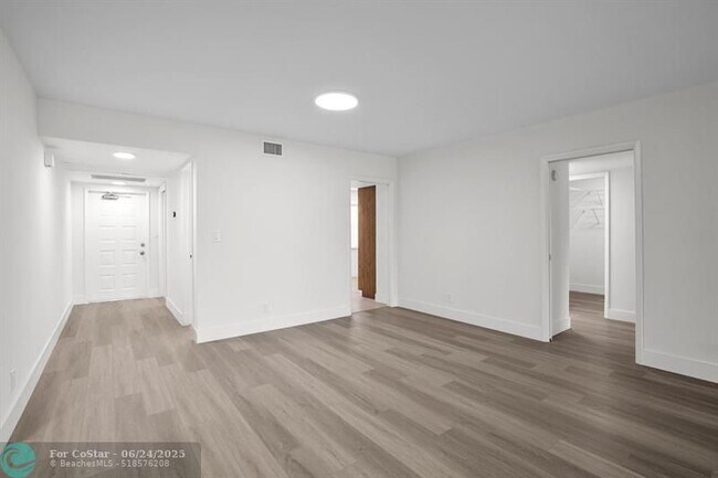 Building Photo - 3930 Oaks Clubhouse Dr