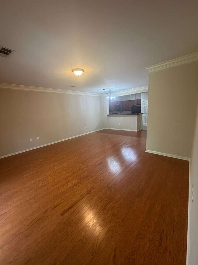 Building Photo - Luxurious 3-Bedroom Condo in Panama City, FL with Spacious Layout and Modern Amenities!