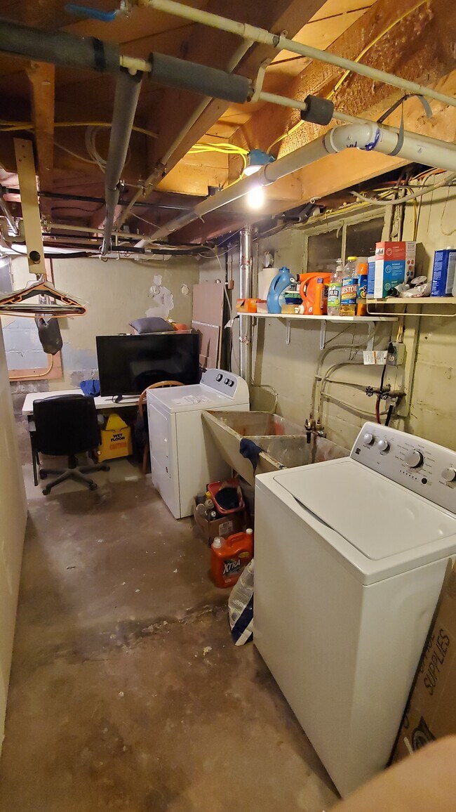 Building Photo - 1127 S Allen St