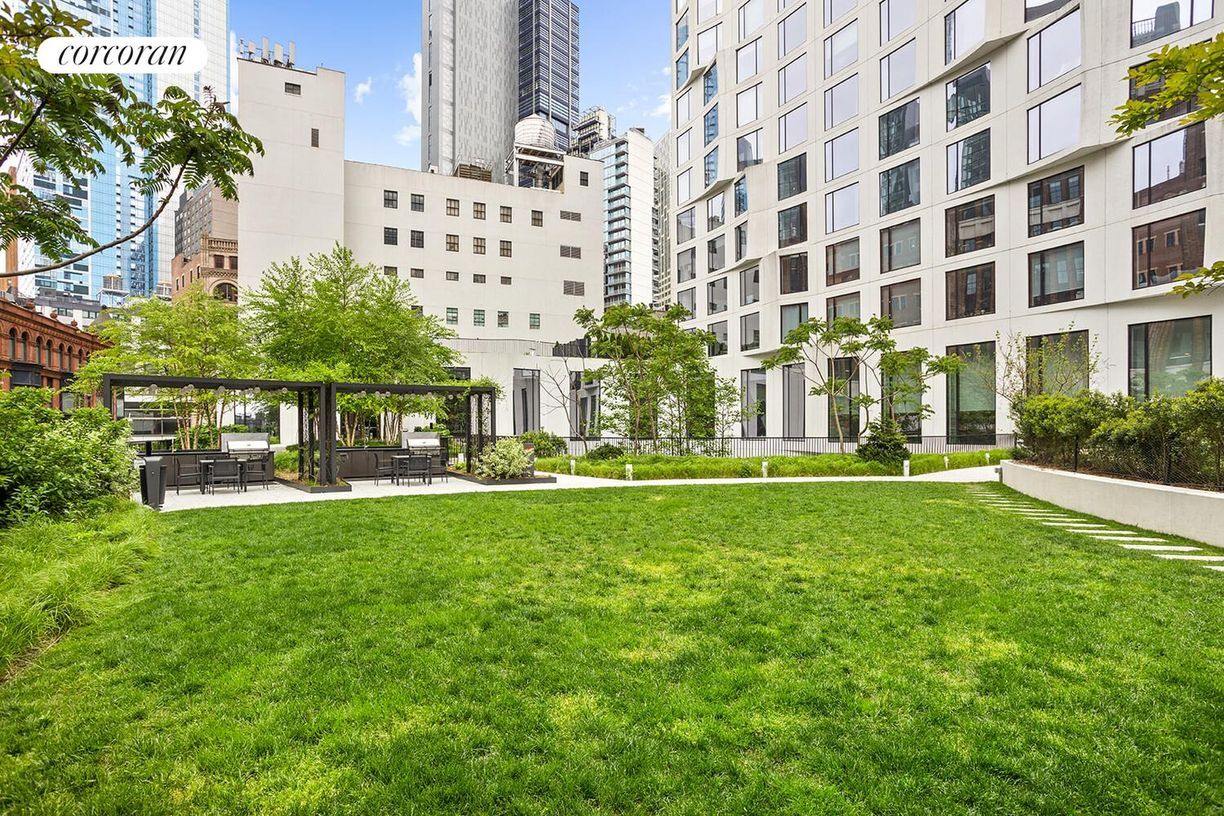 Building Photo - 11 Hoyt St