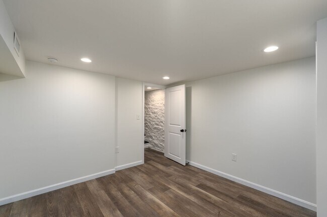Building Photo - 432 S Robinson St