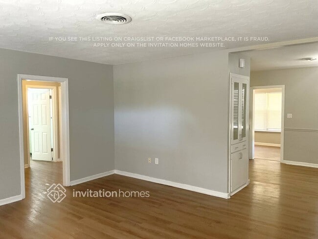 Building Photo - 3308 17th Ave W