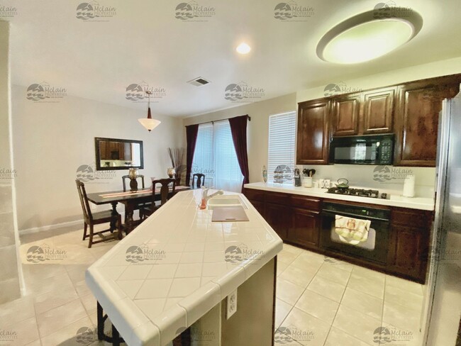 Building Photo - 2 BD, 2.5 BA Plus Bonus Room in Rancho Car...