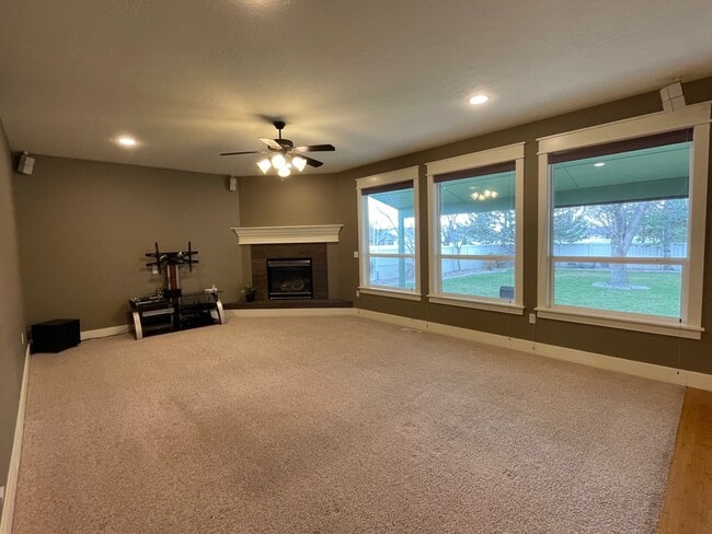 Building Photo - 2725 S Groom Way