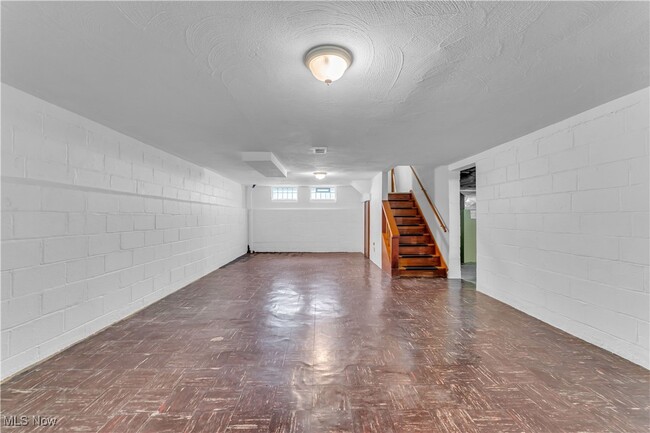 Building Photo - 25731 Farringdon Ave