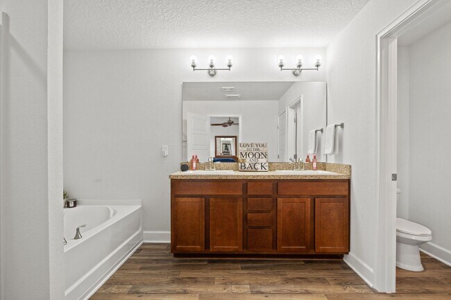 Building Photo - Stunning single-family 4bed/2.5 bath home