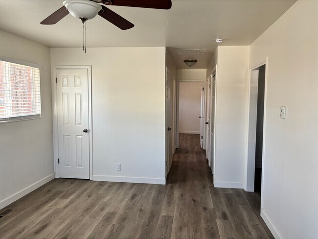 Building Photo - 840