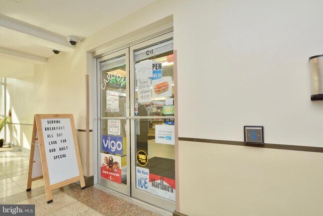 Building Photo - 4600 S Four Mile Run Dr