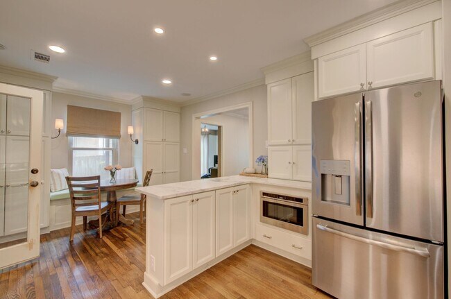 Building Photo - 3786 Rosedale Dr