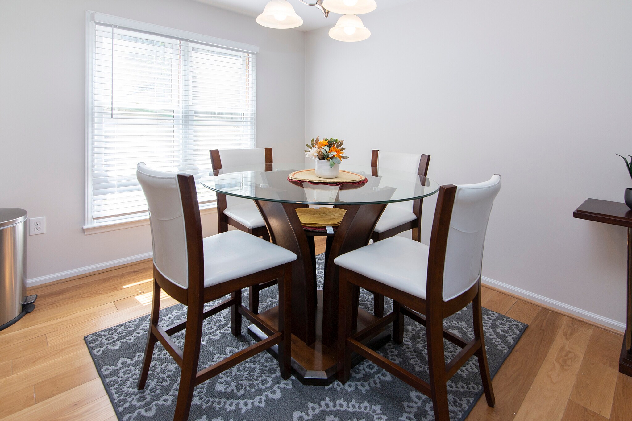 Building Photo - 212 W 10th St