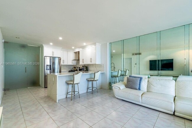 Building Photo - 3140 S Ocean Dr