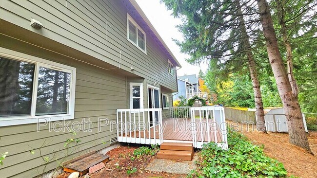 Building Photo - 12220 Ravena Pl NW