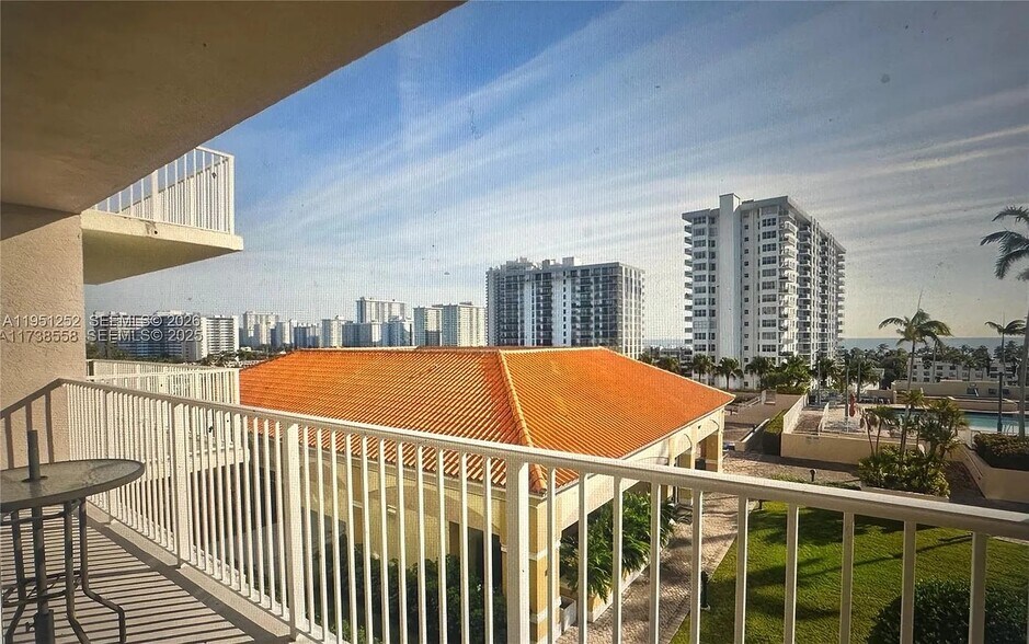 Building Photo - 3020 NE 32nd Ave