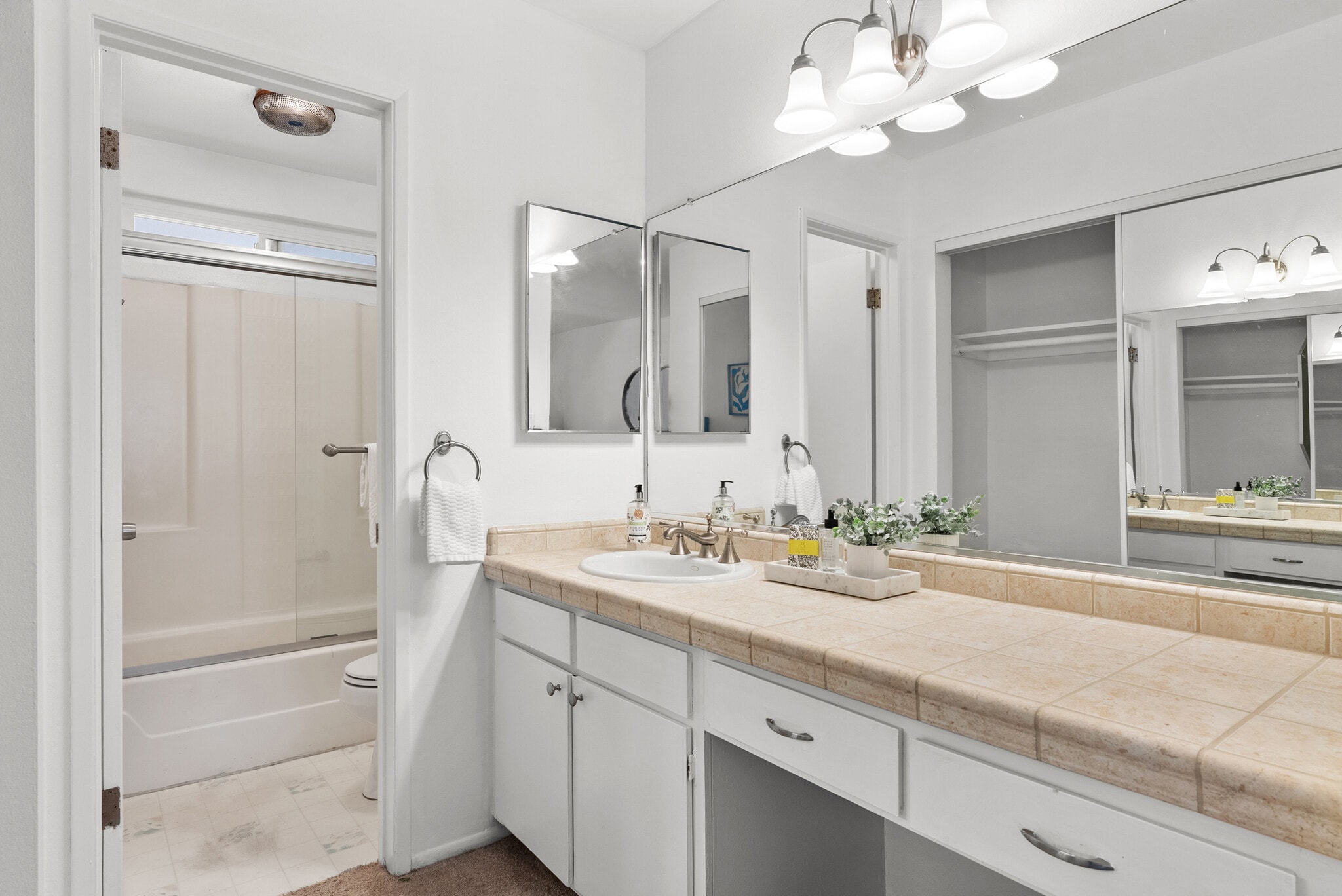 Building Photo - 1885 Veteran Ave