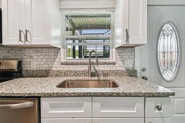 Building Photo - 650 E Tarpon Ave