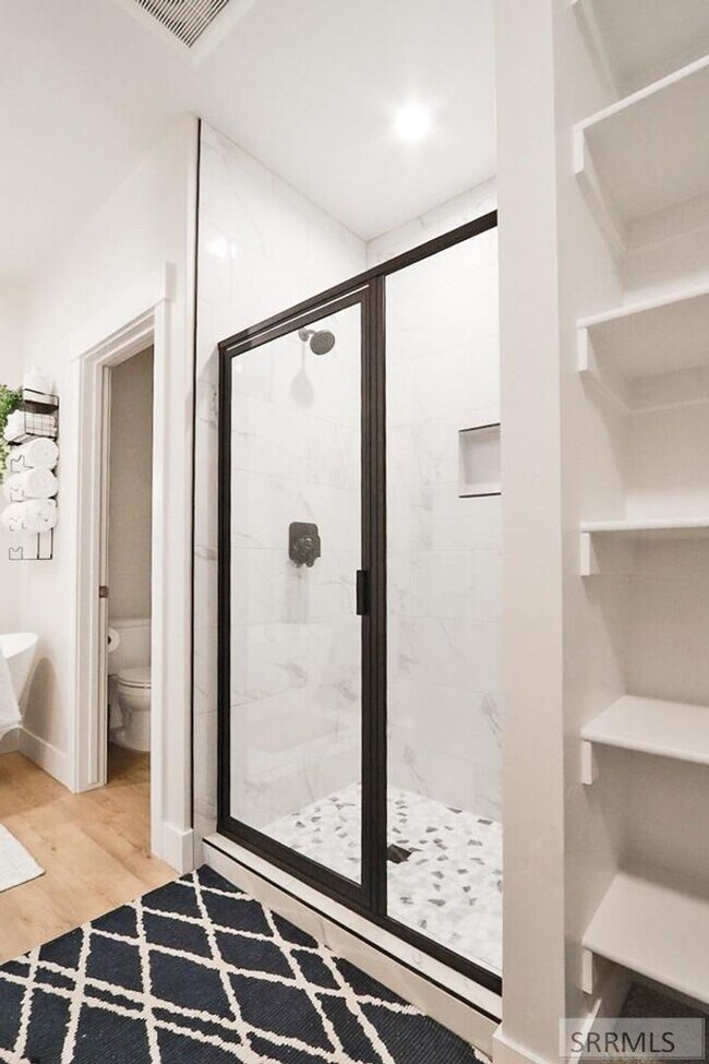 Building Photo - COMPLETELY FURNISHED HOME FOR RENT IN SUGA...