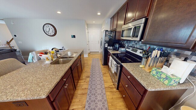 Building Photo - $500 OFF 1st Month's Rent if Leased by 07/...