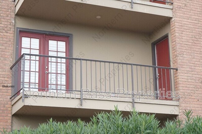 Building Photo - 4433 N Stanton St