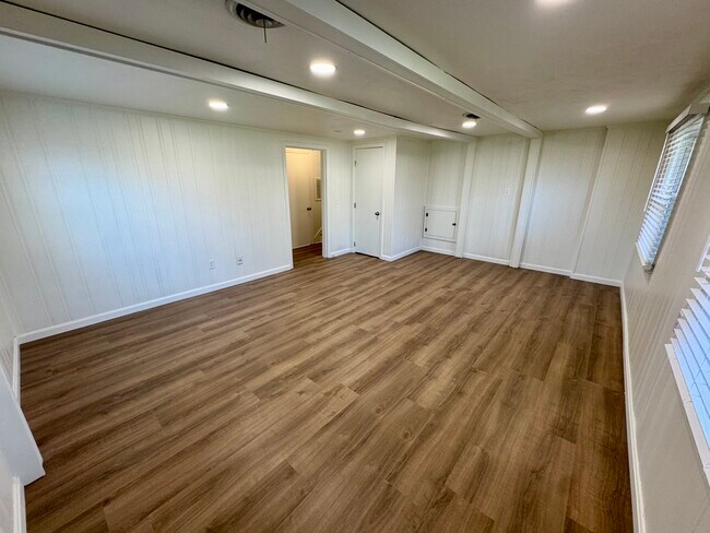 Building Photo - Aylesbury Home