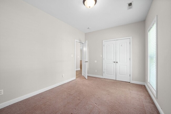 Building Photo - Cute Duplex in the Heart of Pembroke !!