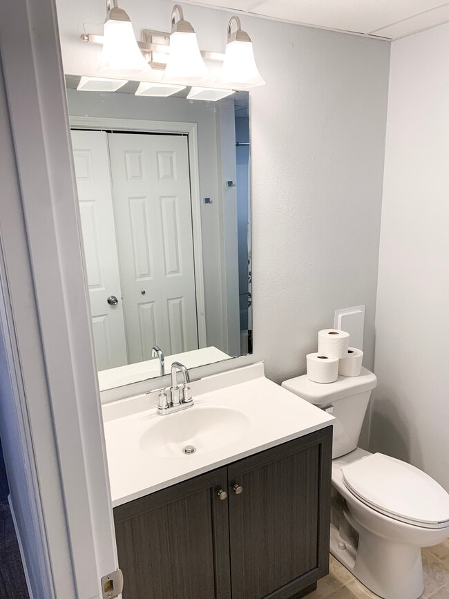 Building Photo - 214 Larch Ave