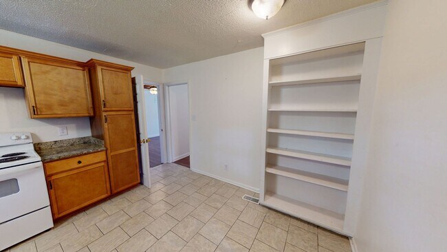 Building Photo - 3 Bedroom with 2 Living Rooms & finished b...