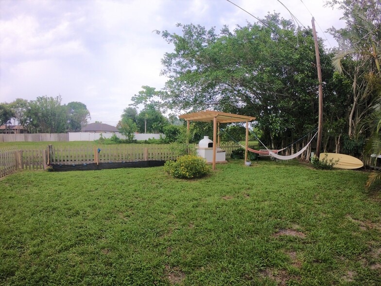 Building Photo - 3781 Roan Ct E