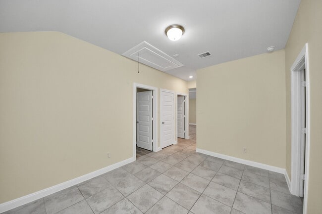 Building Photo - 24654 Greenwood Bay Dr