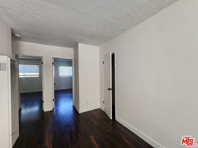 Building Photo - 323 N Virgil Ave
