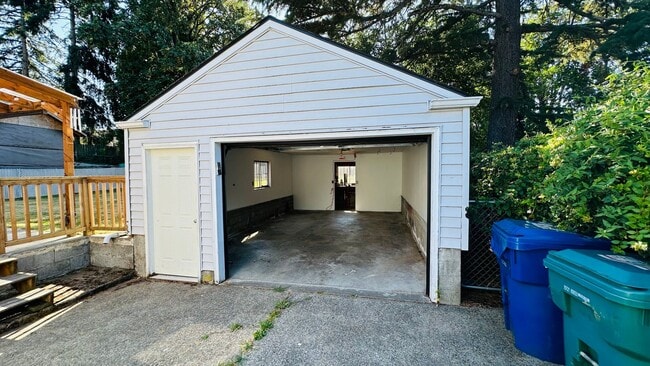 Building Photo - Cozy Midcentury Cottage with AC for Rent in Skyway