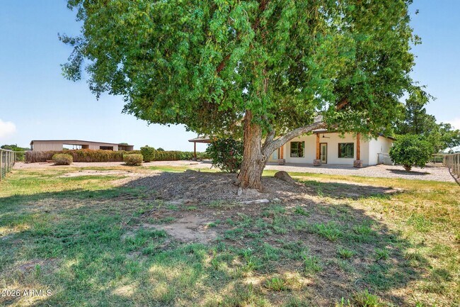 Building Photo - 3002 E Sherry Ln